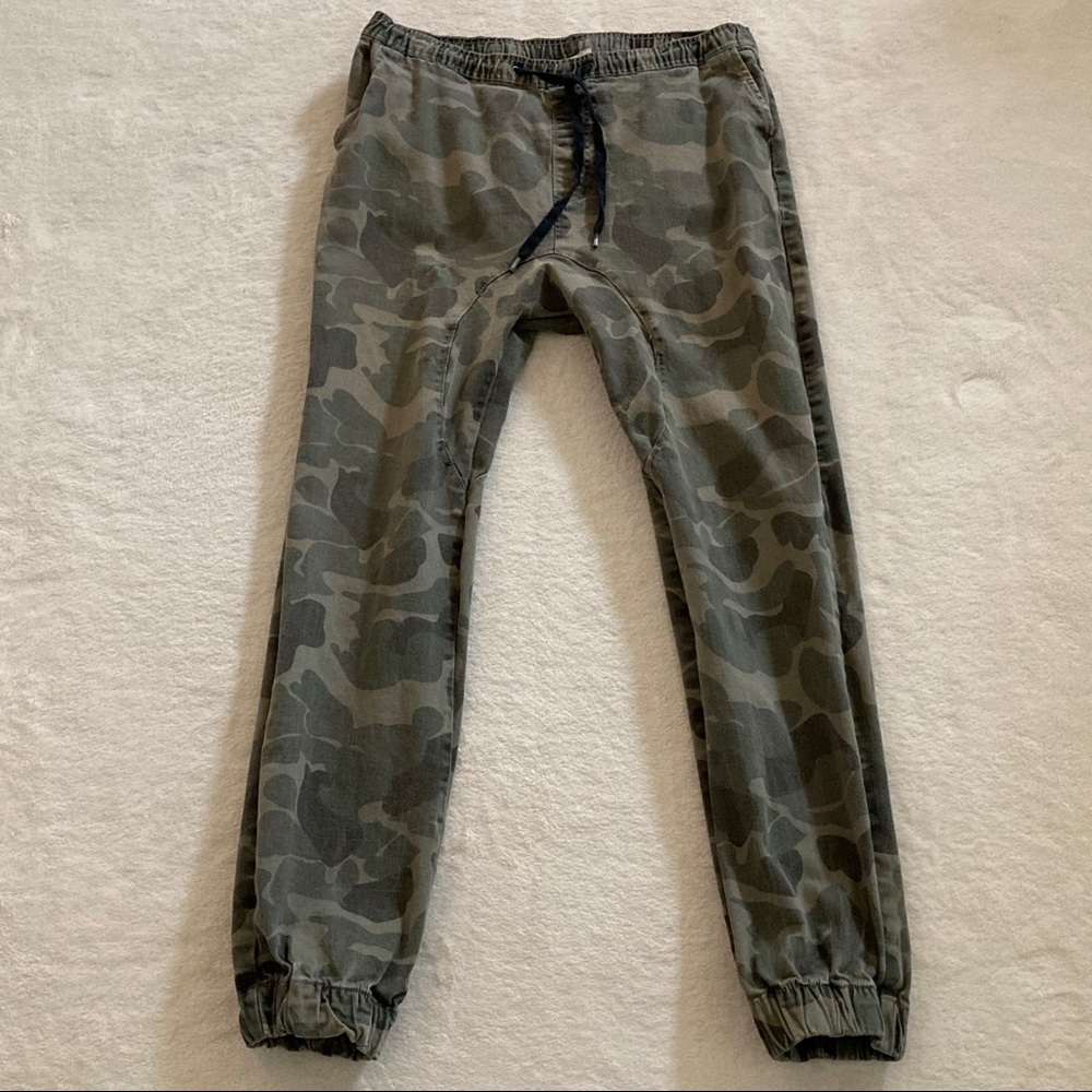 4/ $25 Camo pants Hollywood Brand  Mens Med Drop Crotch,  🪖